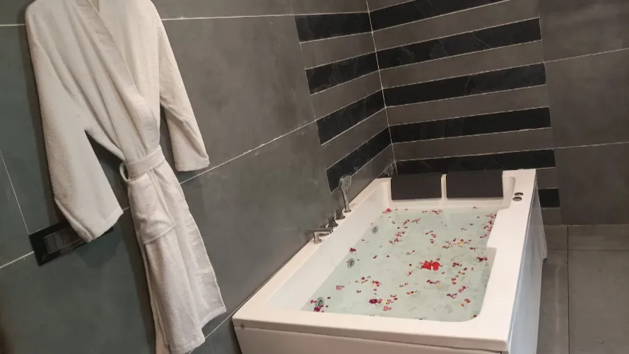 Solace Haven (with Jacuzzi)